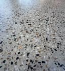 Seamless grinded concrete edge around a swimming pool